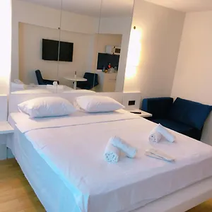 Twin Lola Aparthotel